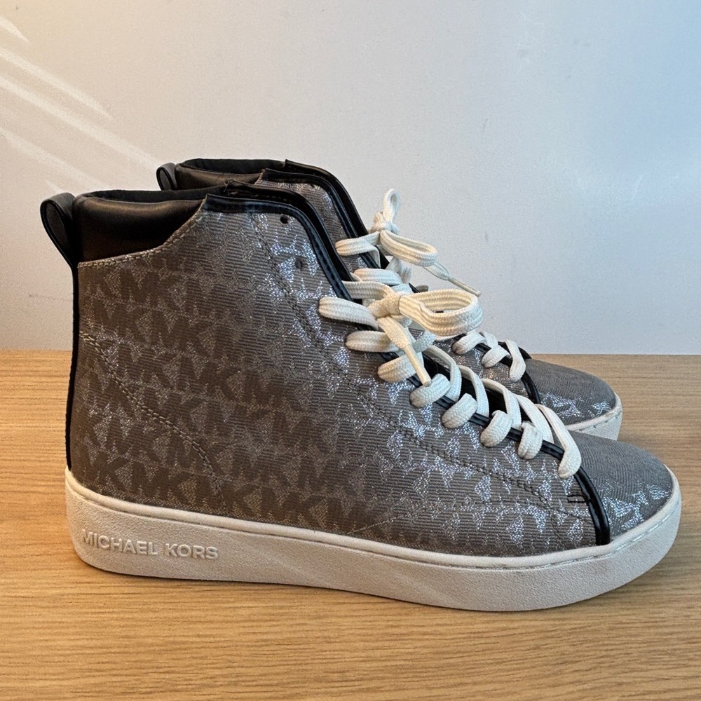 Michael Kors LS22B Womens 7M Silver MK Monogram High Top Sneakers Black‎ Trim